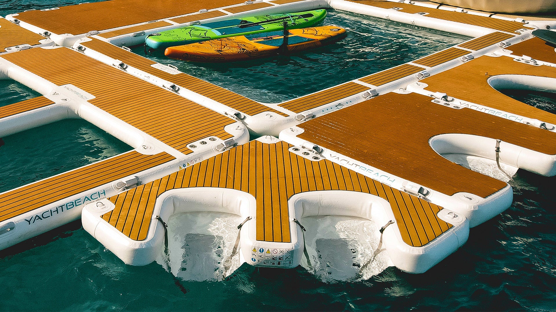 The photo shows how the Yacht Beach Multi Dock can be put on the other platforms.